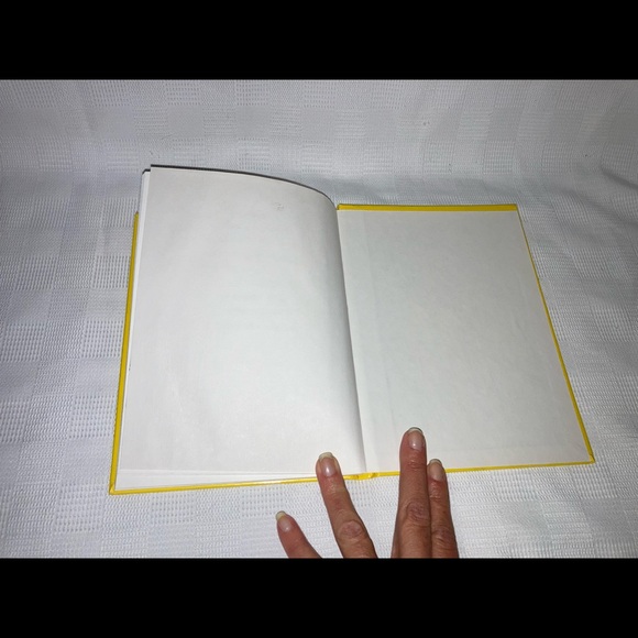 'Amelia Bedelia Helps Out' (MISPRINT BOOK) - Picture 7 of 9